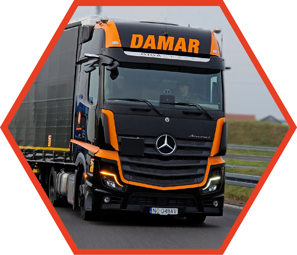 Ciężarówka Mercedes Actros Damar Transport w trakcie jazdy
